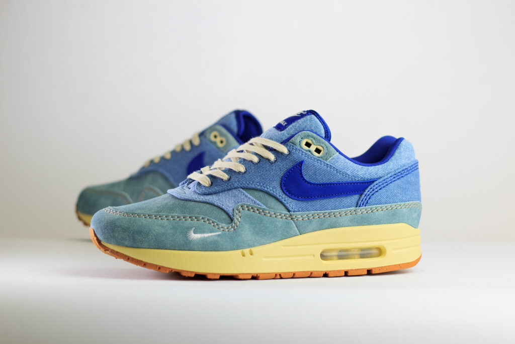 Nike Air Max 1 PRM Dirty Denim – Blauw Heren/Dames/Uniseks Sneakers – Denim - DV3050-300 – Zijkant