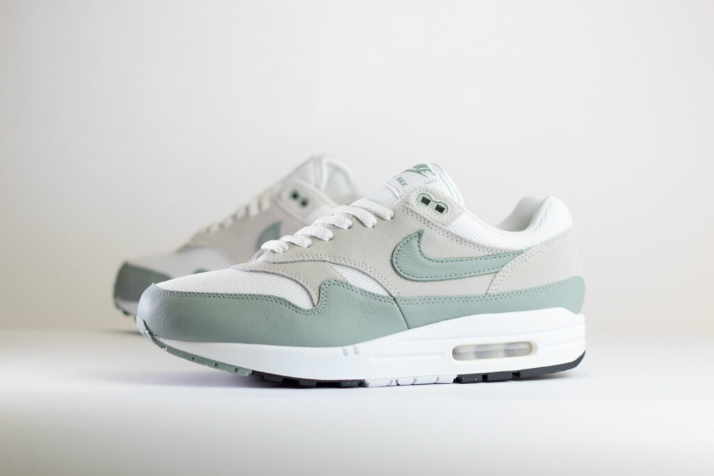 Nike Air Max 1 White Mica Green – Groen/Wit Heren/Dames/Uniseks Sneakers – Mesh/Leer - DZ4549-100 – Zijkant