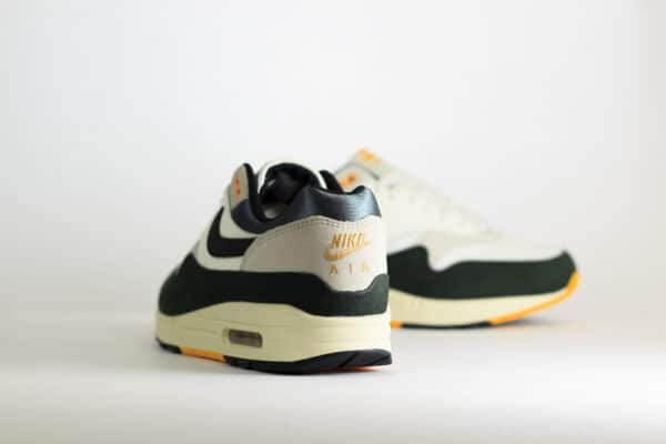 Nike air max zwart suede dames on sale