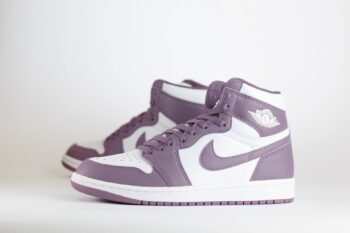 Nike Air Jordan 1 High OG Mauve – Wit/Mauve - Heren/Dames/Unisex Sneakers – Leer - DZ5485-105 - Zijkant