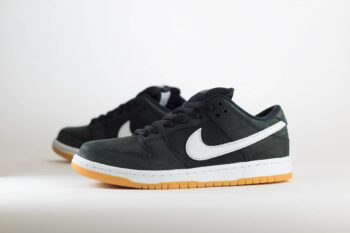 Nike SB Dunk Low Pro Black Gum – Zwart/Wit Heren/Dames/Unisex Sneakers – Suède/Leer - CD2563-006 – Zijkant