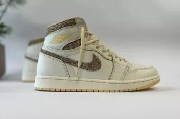 Nike Air Jordan 1 Retro High OG Craft Vibrations Of Naija – Wit/Geel Heren/Dames/Uniseks Sneakers – Leer - FD8631-100 – Zijkant