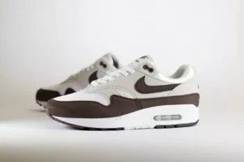 Nike Air Max 1 ’87 Baroque Brown (W) – Bruin/Wit Heren/Dames/Unisex Sneakers – Vilt/Mesh - DZ2628-004 – Zijkant