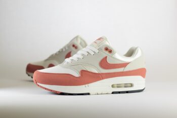 Nike Air Max 1 ’87 Canyon Pink (W) – Roze/Wit Heren/Dames/Unisex Sneakers – Vilt/Mesh - HM6133-133 – Zijkant