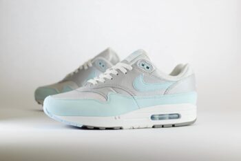 Nike Air Max 1 ’87 Glacier Blue (W) – Blauw/Zilver Heren/Dames/Unisex Sneakers – Vilt/Mesh - HF5387-002 – Zijkant