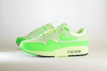 Nike Air Max 1 ’87 High Saturation Vapor Green (W) – Groen Heren/Dames/Unisex Sneakers – Vilt/Mesh - HJ7329-376 – Zijkant