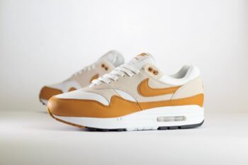 Nike Air Max 1 Bronze – Brons/Wit Heren/Dames/Uniseks Sneakers – Leer/Mesh - DZ4549-110 – Zijkant