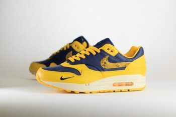 Nike Air Max 1 CO.JP Michigan Head to Head (W) – Blauw/Geel Heren/Dames/Uniseks Sneakers – Leer - FJ5479-410 – Zijkant