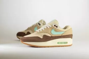 Nike Air Max 1 Crepe Hemp (2022) – Bruin/Wit Heren/Dames/Uniseks Sneakers – Leer/Suède/Hemp - FD5088-200 – Zijkant