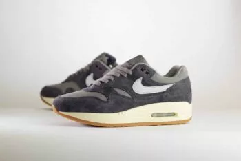 Nike Air Max 1 Crepe Soft Grey – Grijs/Wit Heren/Dames/Uniseks Sneakers – Suède - FD5088-001 – Zijkant