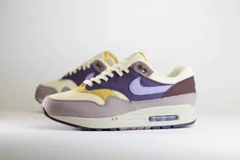 Nike Air Max 1 Dark Raisin Hydrangeas (W) – Paars/Geel/Lila Heren/Dames/Unisex Sneakers – Leer/Suède - HQ4051-500 - Zijkant