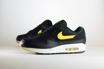 Nike Air Max 1 Essential Batman – Zwart/Geel Heren/Dames/Unisex Sneakers – Suède/Mesh/Leer - FZ5808-005 – Zijkant