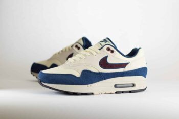 Nike Air Max 1 Notebook Doodles – Blauw/Wit Heren/Dames/Unisex Sneakers – Leer - FN6952-103 – Zijkant