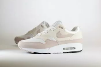 Nike Air Max 1 Platinum Violet (W) – Roze/Wit/Crème Heren/Dames/Unisex Sneakers – Vilt/Mesh - DZ2628-106 – Zijkant