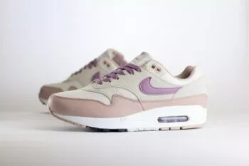 Nike Air Max 1 SC Light Bone Violet Dust – Wit/Roze/Paars Heren/Dames/Uniseks Sneakers – Leer/Mesh/Suède - FB9660-002 – Zijkant