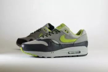 Nike Air Max 1 SP HUF Pear Green (2024) – Groen/Zwart/Grijs Heren/Dames/Unisex Sneakers – Leer - HF3713-002 – Zijkant