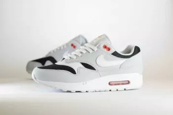 Nike Air Max 1 Urawa (2023) – Wit/Grijs/Zwart Heren/Dames/Uniseks Sneakers – Leer/Mesh - FD9081-001 – Zijkant