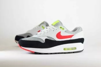 Nike Air Max 1 Volt Chili – Rood/Wit/Zwart Heren/Dames/Unisex Sneakers – Mesh/Leer/Suède - HF0105-100 – Zijkant