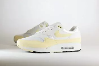 Nike Air Max 1 White Alabaster (W) – Geel/Wit Heren/Dames/Unisex Sneakers – Vilt/Mesh - DZ2628-108 – Zijkant