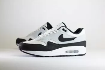 Nike Air Max 1 White Black – Wit/Zwart Heren/Dames/Uniseks Sneakers – Vilt/Mesh - FD9082-107 – Zijkant