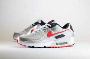 Nike Air Max 90 Icons Silver Bullet – Zilver/Rood/Zwart Heren/Dames/Unisex Sneakers – Leer/Mesh - DX4233-001- Zijkant