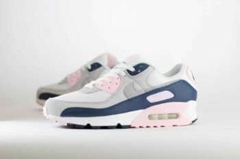 Nike Air Max 90 Pink Foam Armory Navy – Blauw/Grijs/Roze Heren/Dames/Unisex Sneakers – Suède/Leer - DM0029-106 – Zijkant