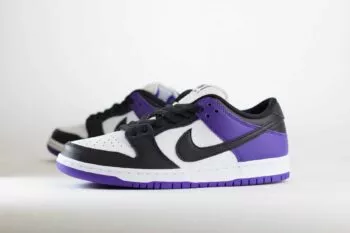 Nike SB Dunk Low Court Purple – Paars/Wit/Zwart Heren/Dames/Unisex Sneakers – Leer - BQ6817-500 – Zijkant