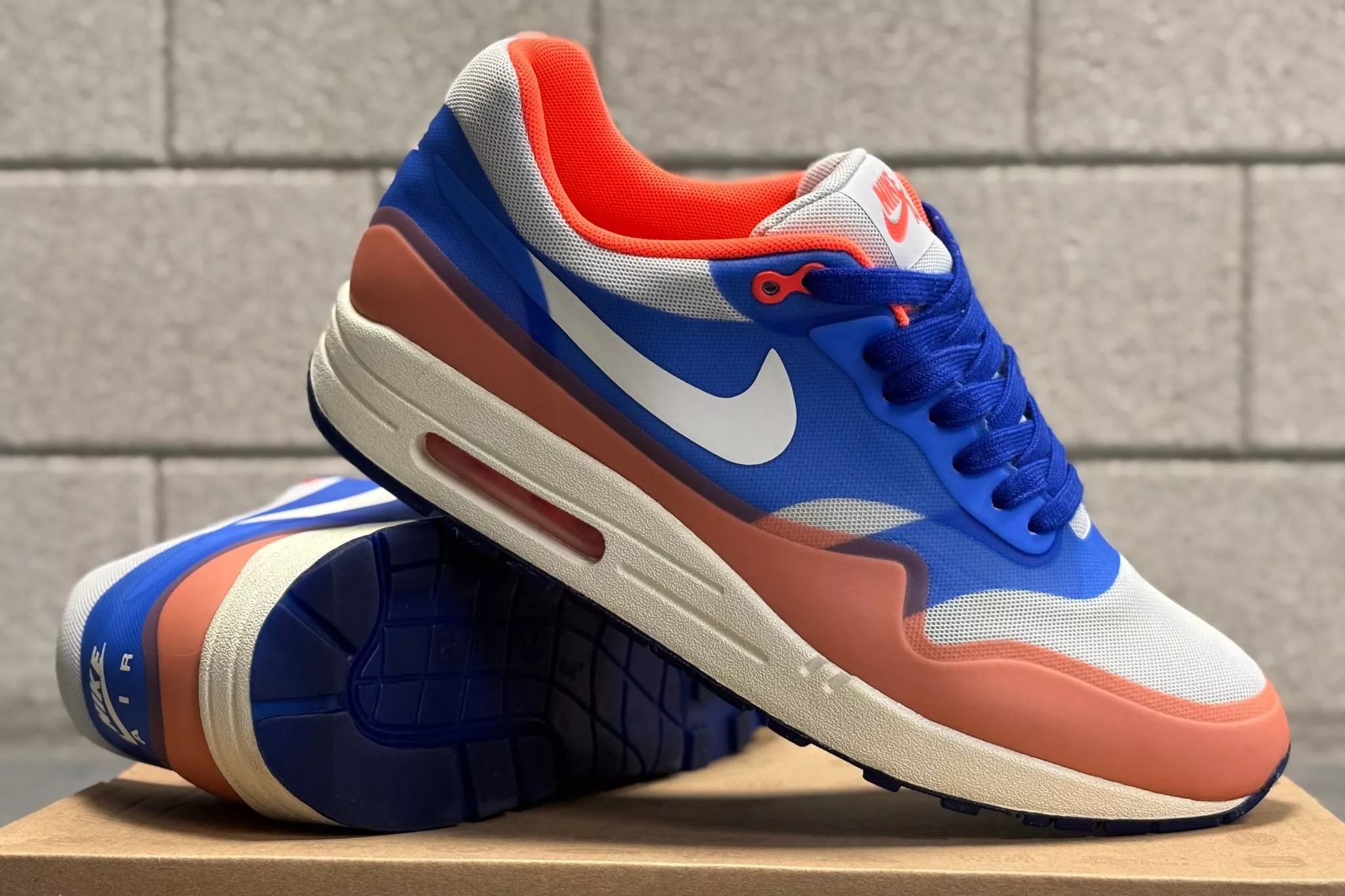 Nike Air Max 1 Hyperfuse – Oranje/Blauw/Wit – Heren/Dames/Unisex Sneakers - Plastic/Mesh - 579758-001 - Zijkant